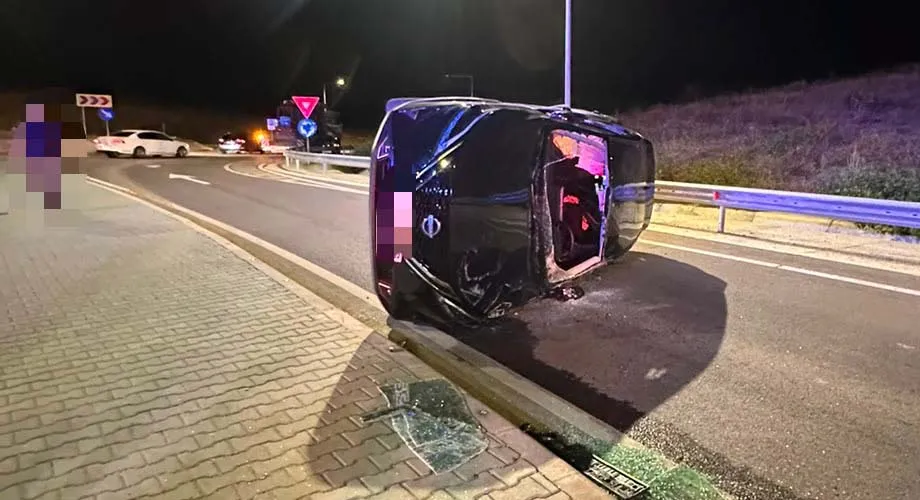 De beat ce era a scăpat mașina de sub control și s-a răsturnat pe carosabil