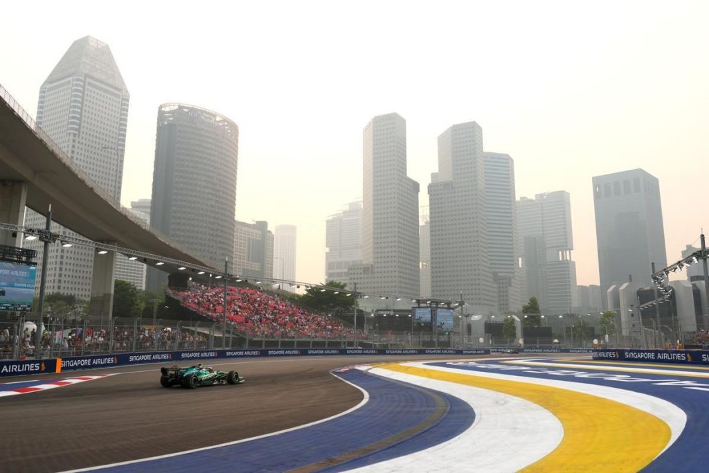 Cursa de Sprint a Marelui premiu de la Singapore » Startul a fost amânat din cauza ploii