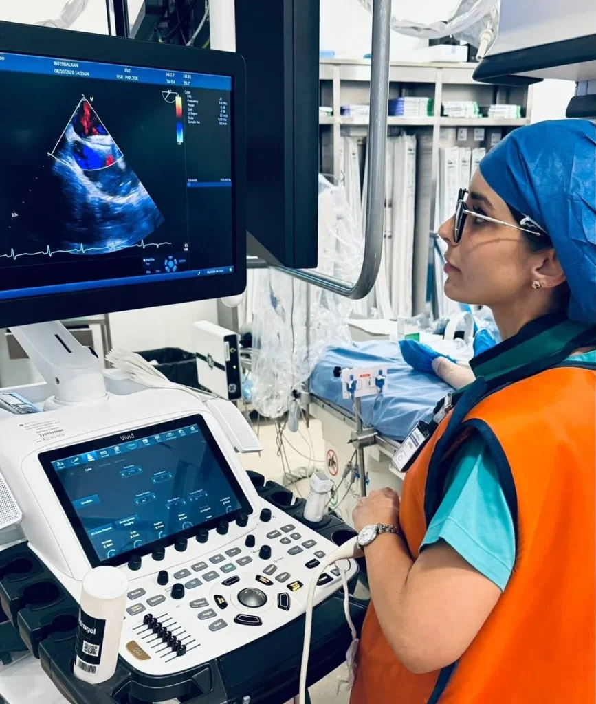 Medic cardiolog de la Spitalul Județean Sibiu, la un curs de ecocardiografie avansată în Grecia. Reprezentanți SCJU Sibiu: „Suntem mândri de profesioniștii care investesc în cunoaștere”