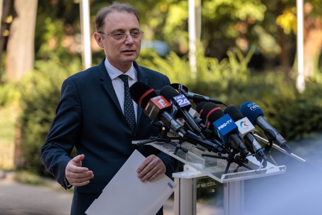 Luca Niculescu negociază și cu grupul parlamentar al lui Victor Ponta, dar și cu „grupul suveranist” PACE – Întâi România
