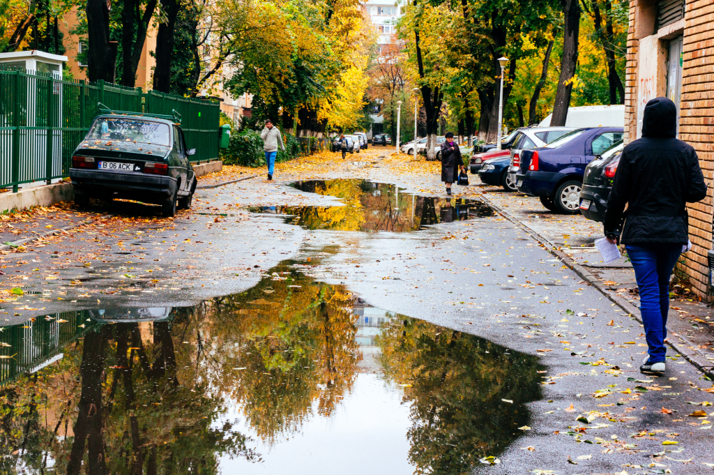 Adio, vară! Atenție la vremea din București începând de mâine dimineață. Temperaturile scad puternic peste noapte
