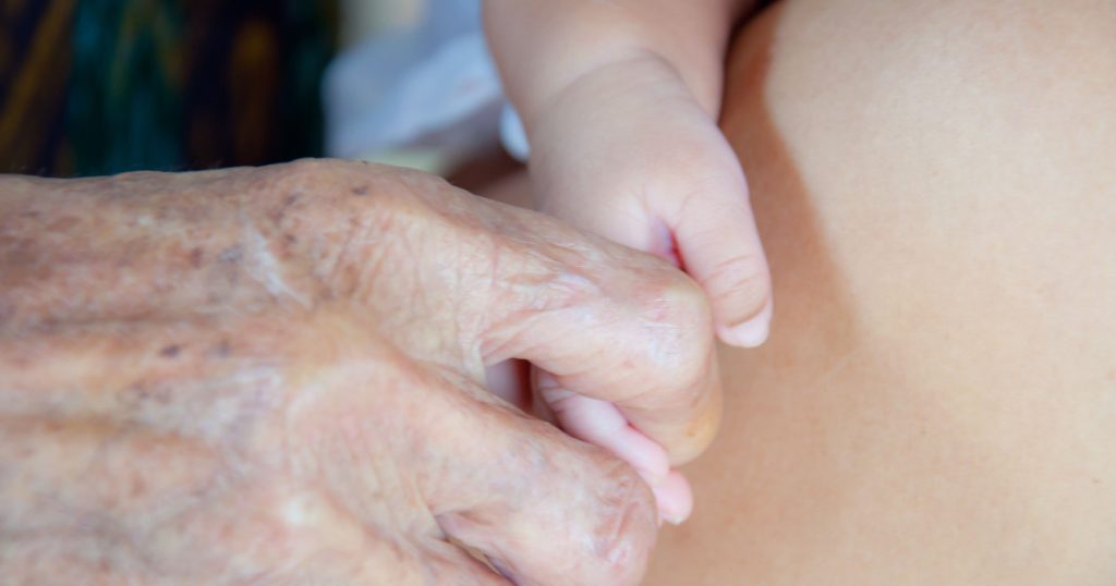 România, în declin demografic. Numărul deceselor a fost de 1,4 ori mai mare decât cel al nașterilor în august
