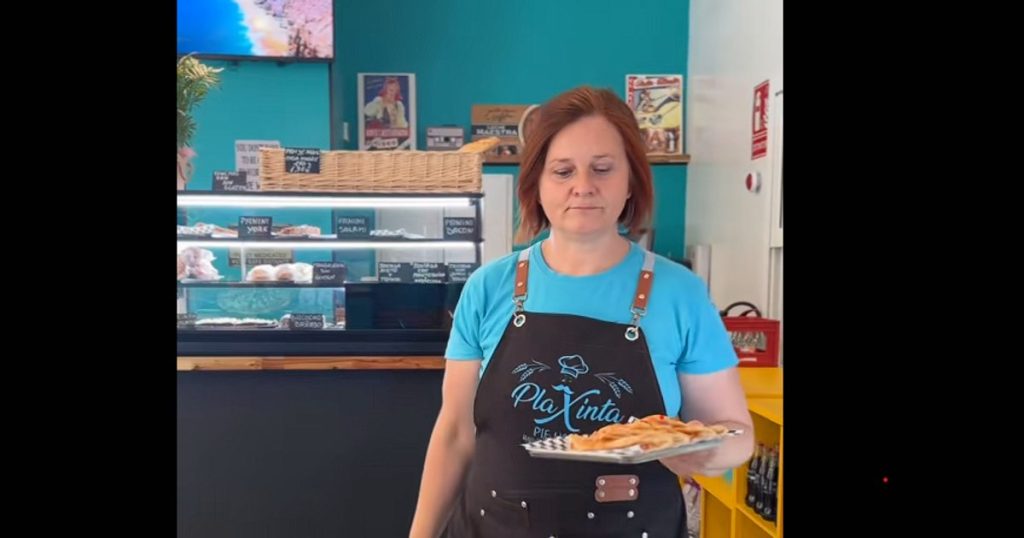 O româncă stabilită în Zaragoza și-a transformat restaurantul într-un fenomen pe TikTok. Plăcinte cu brânză, varză, prune, mere sau cartof, după rețeta bunicii