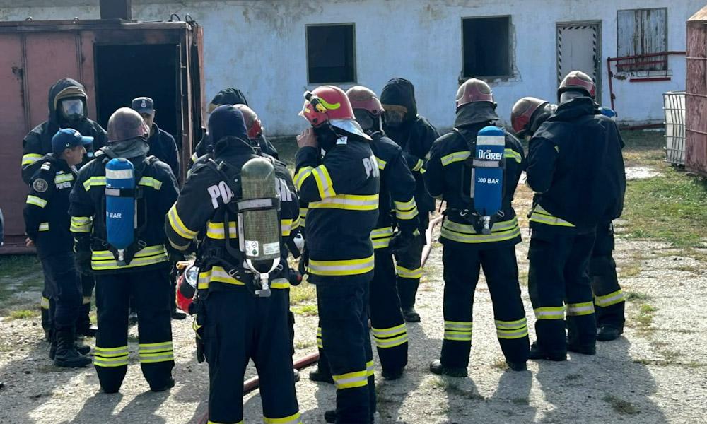 Pompierii din Gorj se antrenează pentru incendii extreme