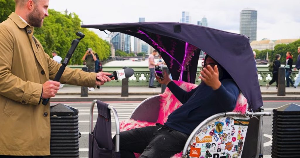 Turiști escrocați de o grupare de români lângă Parlamentul britanic. Câți bani cer pentru o plimbare cu ricșa