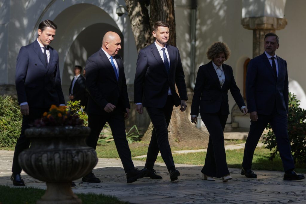 Surse. PNL ia în calcul să nu depună moțiune de cenzură până în aprilie împotriva Guvernului Luca Niculescu. Premierul desemnat vrea „o înțelegere politică asumată” pe 6 luni cu partidele
