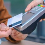 Anunț pentru posesorii de carduri Mastercard. Noile cerințe privind plățile offline vor fi introduse și în România. Cum funcționează plățile offline