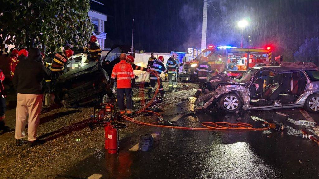 Tragedie pe DN 67, în Oltenia! Trei persoane și-au pierdut viața, după un impact violent între două mașini