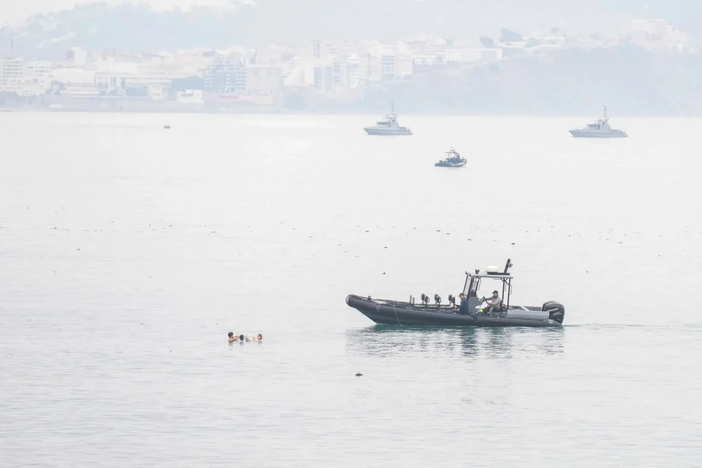 Nave de război ale Marinei marocane au intrat în apele teritoriale ale Spaniei, afirmă Sanchez. Detalii de la începutul crizei din Ceuta