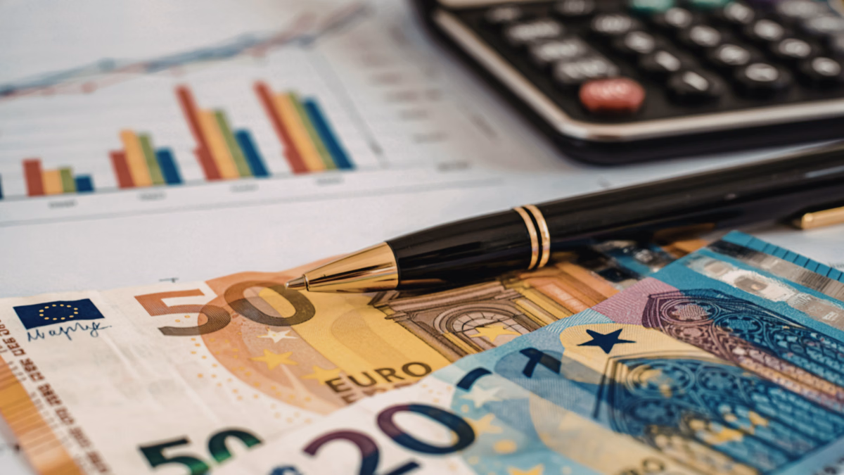 Firmele din București și Ilfov dau mai mult de jumătate din cifra de afaceri a companiilor de top din România. Un județ surpriză apare pe locul 2