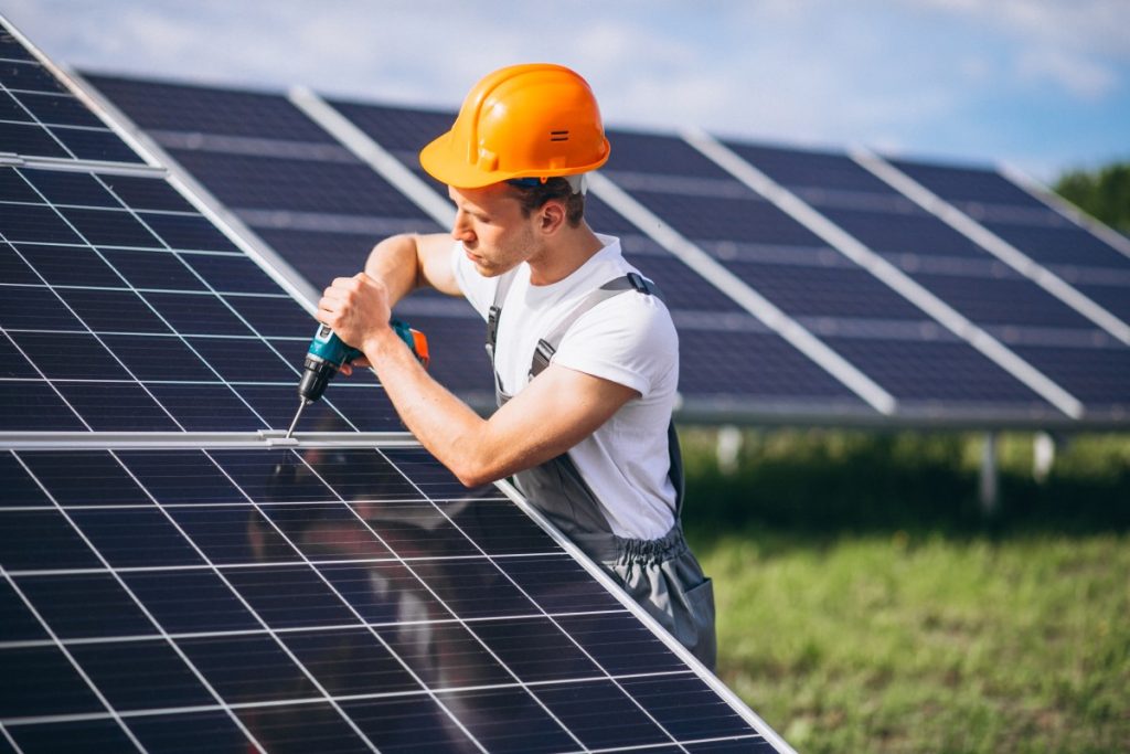 Parc fotovoltaic de 1.000 kW la Sebeș. Municipalitatea solicită peste 1 milion de euro finanțare nerambursabilă