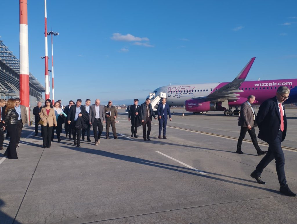 Știrile zilei: Numărul pasagerilor aeroportului a crescut cu un sfert, dar în topul național a pierdut două poziții, noutăți despre târgul de Crăciun, primăria a anulat licitația pentru modernizarea parcului Astra