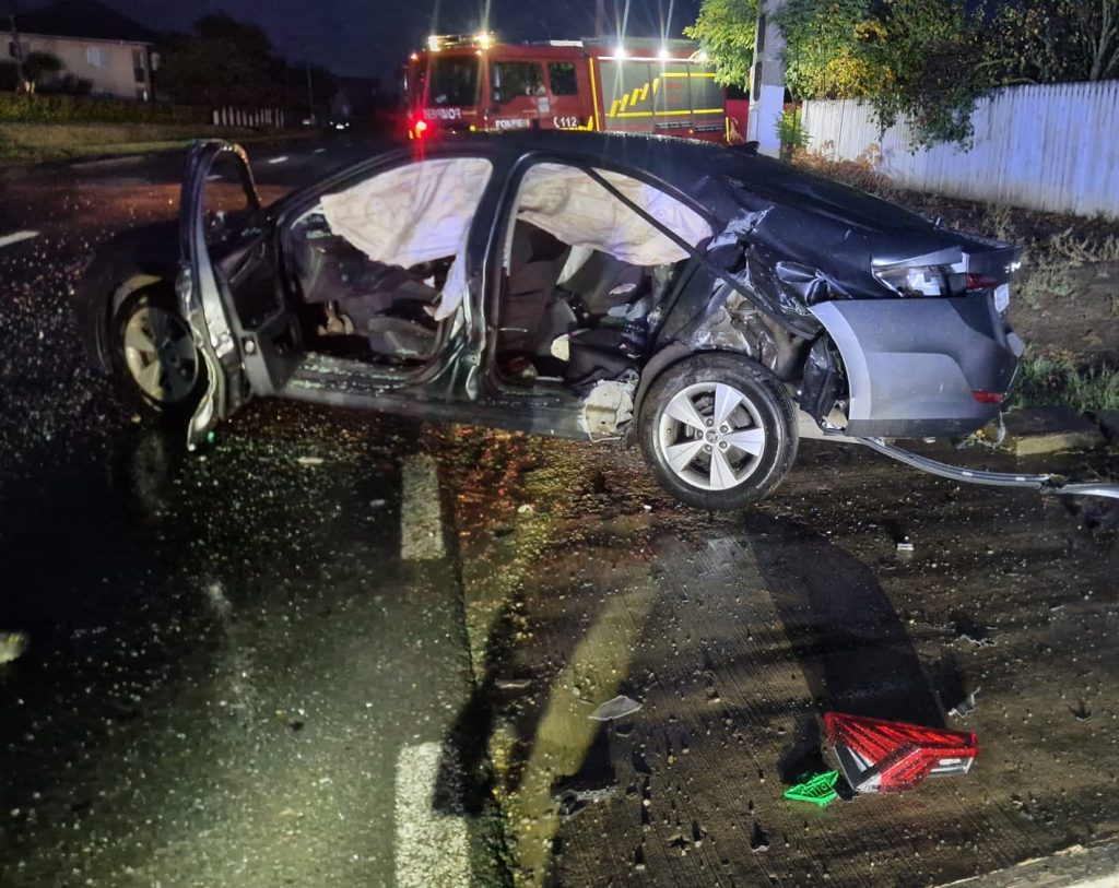 Accident rutier în localitatea vasluiana Ștefan cel Mare: Doua persoane au ajuns la Spitalul Judetean de Urgente – FOTO