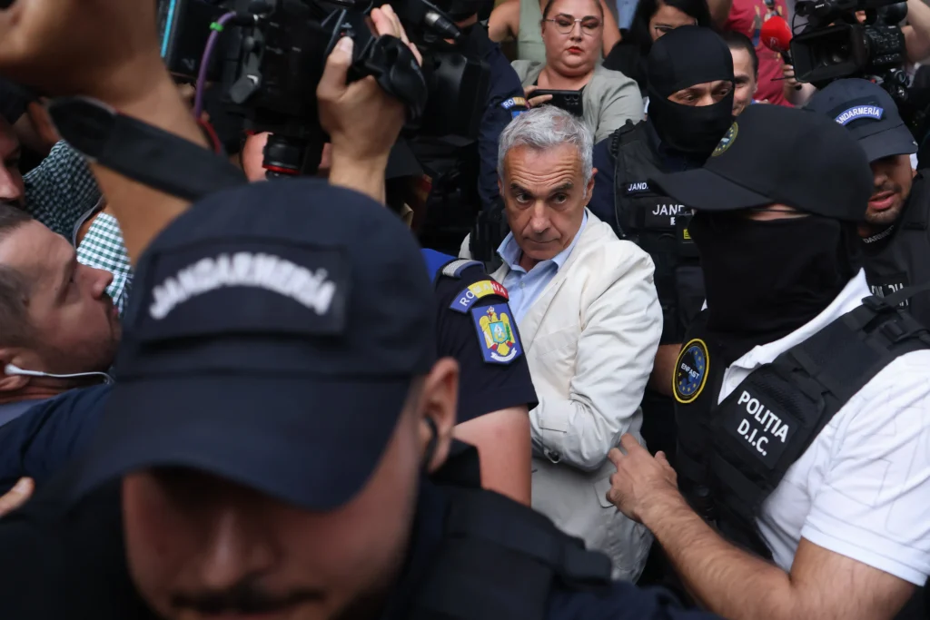 Verdict la Tribunalul București: Călin Georgescu află astăzi dacă scapă de arestul preventiv