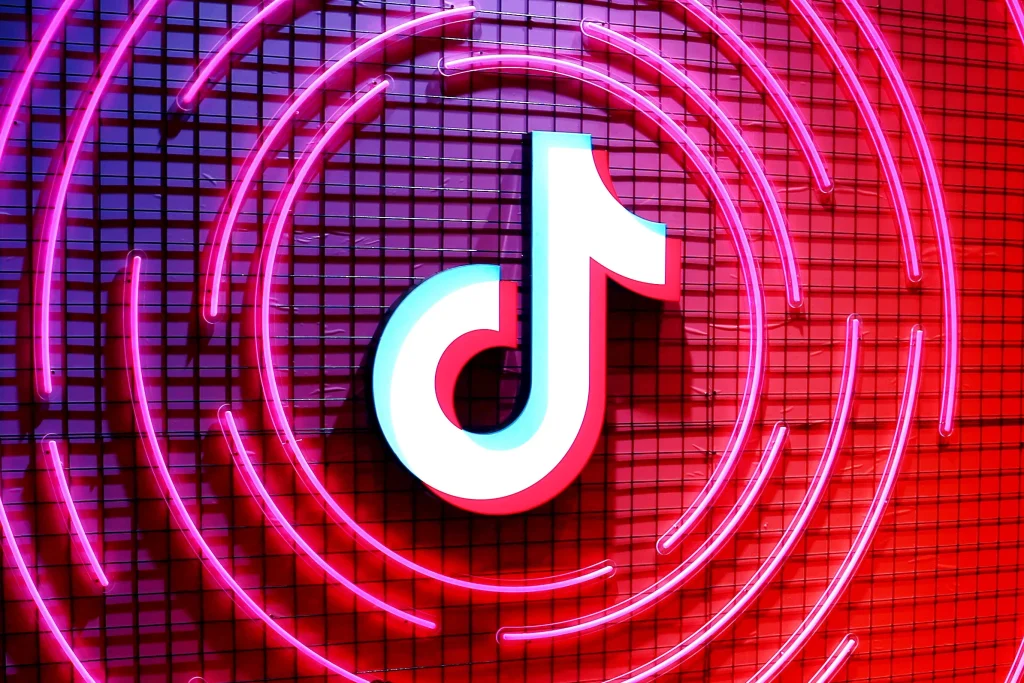Meta blochează reclamele pentru TikTok în șapte țări. Interdicția include și campaniile care trimit utilizatorii către aplicație