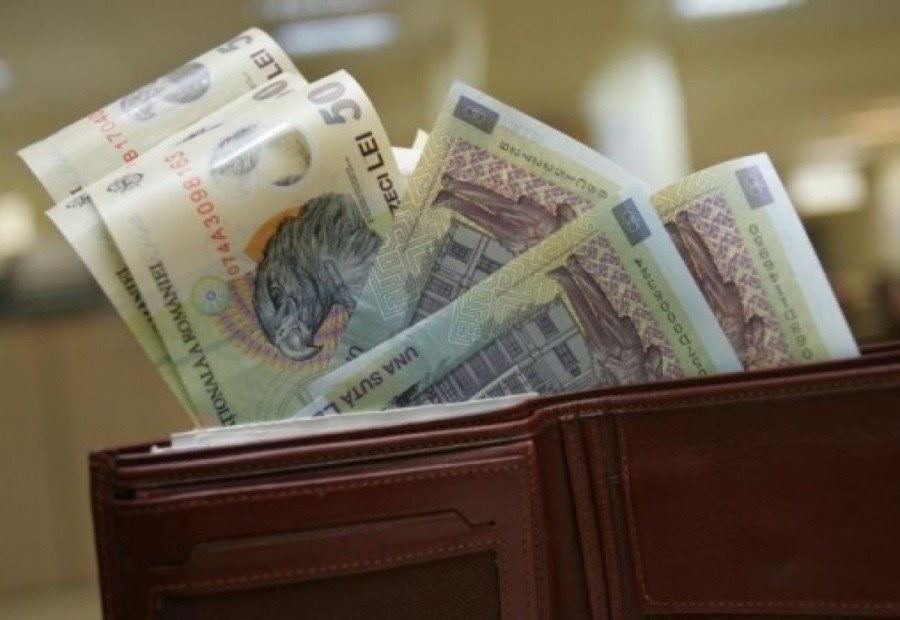 Tot mai mulți români își scot banii din Pilonul II. Numărul beneficiarilor a explodat