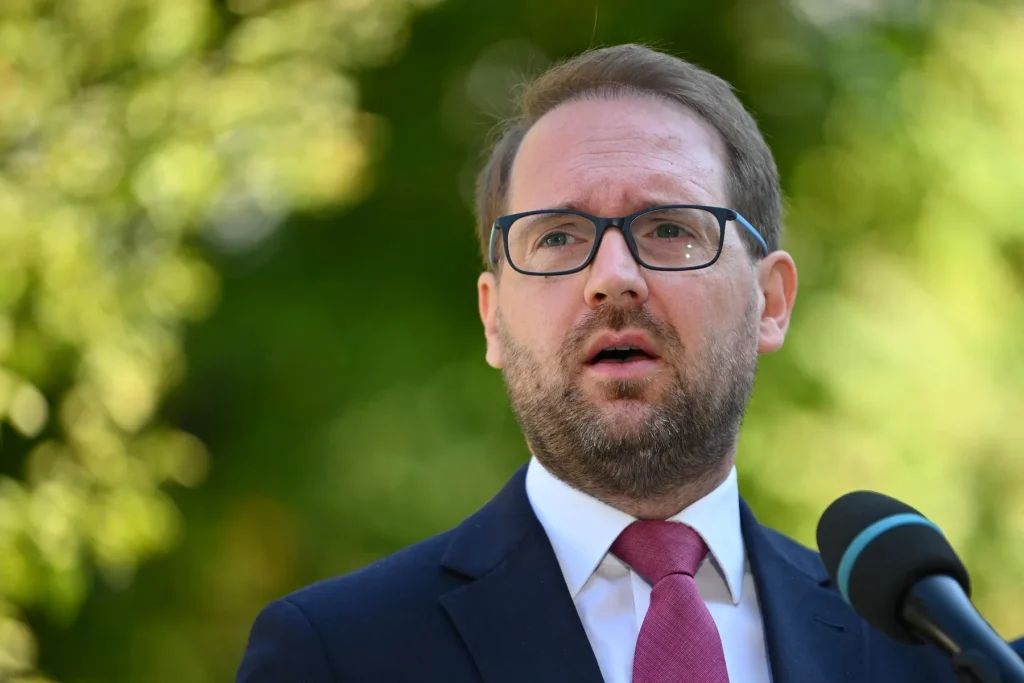 Liderul USR, după ce PNL a spus că ia în calcul un acord politic cu Luca Niculescu: „Nu putem să facem parte din tot felul de aranjamente de culise”