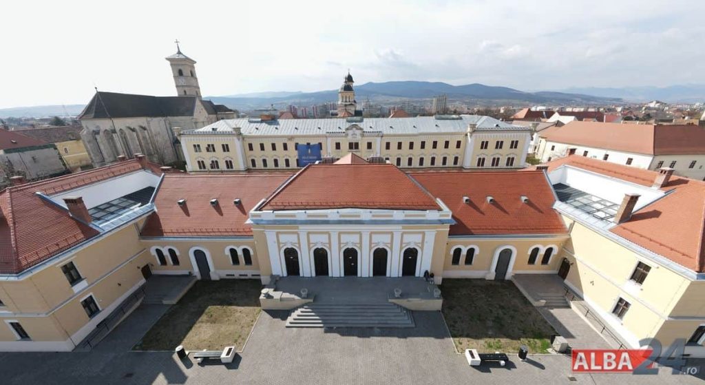 15 octombrie: Medaliile Încoronării regilor României, propuse în 1921, prezentate la Sala Unirii din Alba Iulia