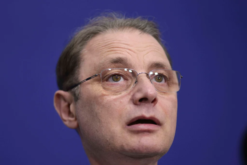 Luca Niculescu anunță „un singur criteriu” pentru guvern, după „două zile pline” de negocieri cu partidele. Când depune lista miniștrilor