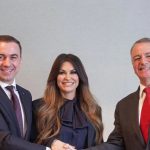 UPDATE - Kimberly Guilfoyle confirmă că a demisionat din postul de ambasador al SUA în Grecia. Ea spune că acuzaţiile care i-au fost aduse sunt false