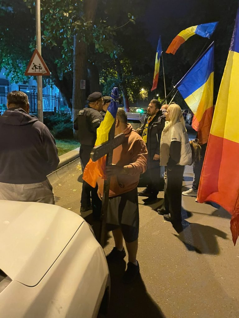 Aproximativ 200 de susținători ai lui Călin Georgescu, din nou la Arestul Central. „Căline, Căline, Iisus este cu tine”