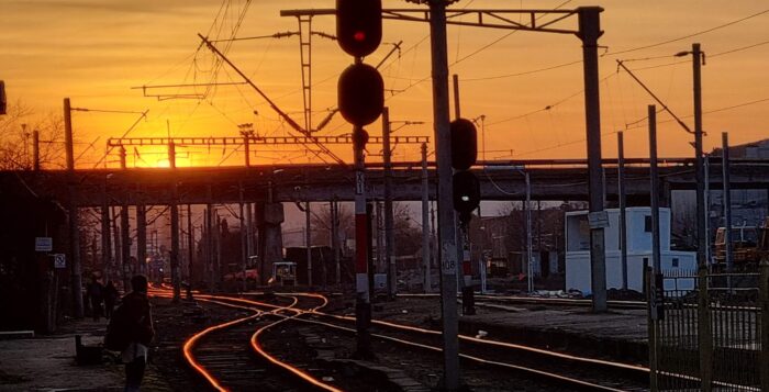 Regionala CFR Cluj caută firme pentru studii de fezabilitate de 21 milioane de euro pentru electrificarea unor linii feroviare spre Oradea, Satu Mare și Dej / Contractele depind de finanțare