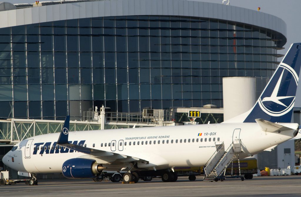 Acces automatizat și parcare gratuită pentru persoanele cu mobilitate redusă la aeroporturile Henri Coandă și Băneasa