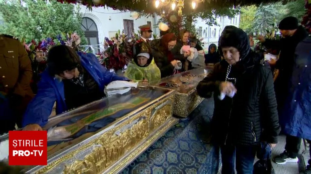 Sfânta Parascheva 2026. Totul despre Sfânta Liturghie și programul zilei de 14 octombrie. Până când pot fi sărutate moaștele