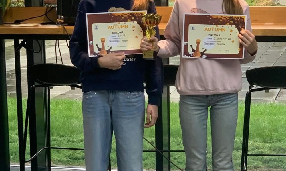 Surorile gemene Andreea și Noelia Cristurean, eleve la Colegiul „Mihai Viteazul” Turda, confirmă din nou în sportul minții