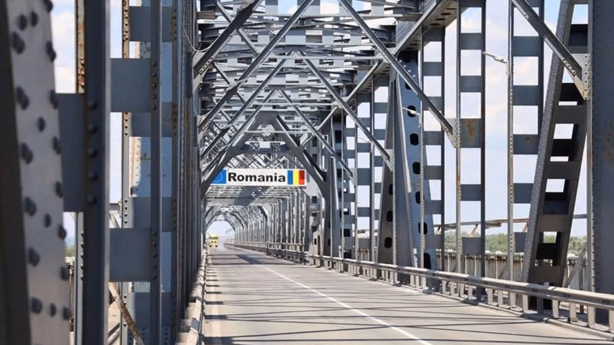 Restricţii de circulaţie pe Podul Prieteniei Giurgiu-Ruse, pentru desfăşurarea unor lucrări anunţate de autorităţile bulgare