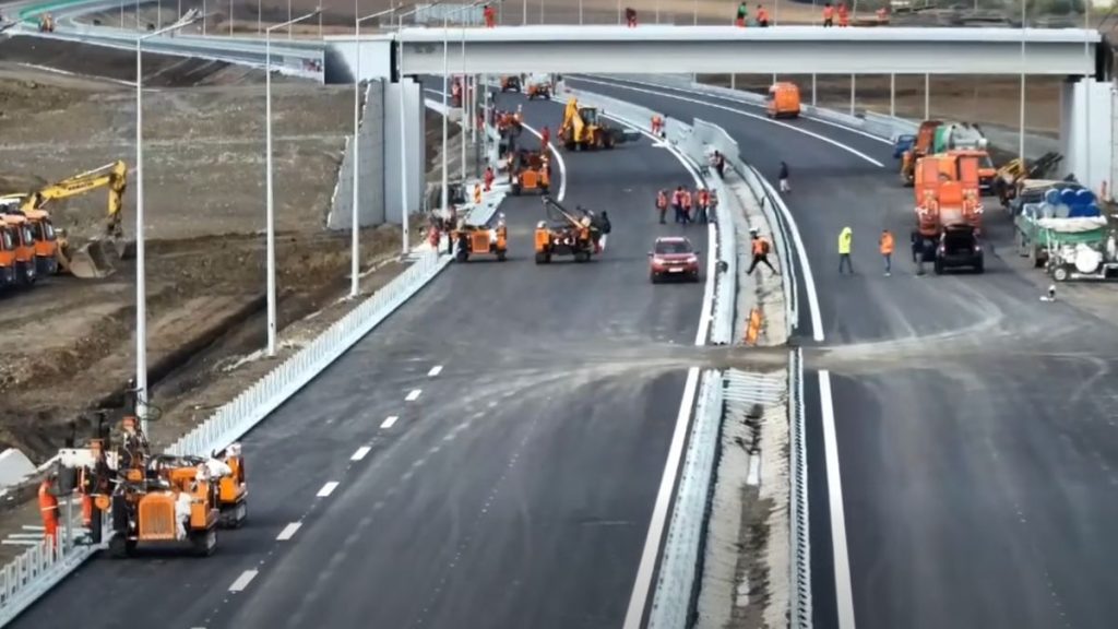 Lucrările pe Lotul 1 al Autostrăzii Bacău – Pașcani se apropie de 70%. CNAIR cere bani pentru finalizarea în 2026
