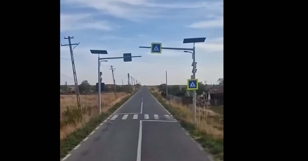 Trecerea de pietoni care începe într-un șanț și se termină într-o miriște. Nota de plată: 39.000 de lei
