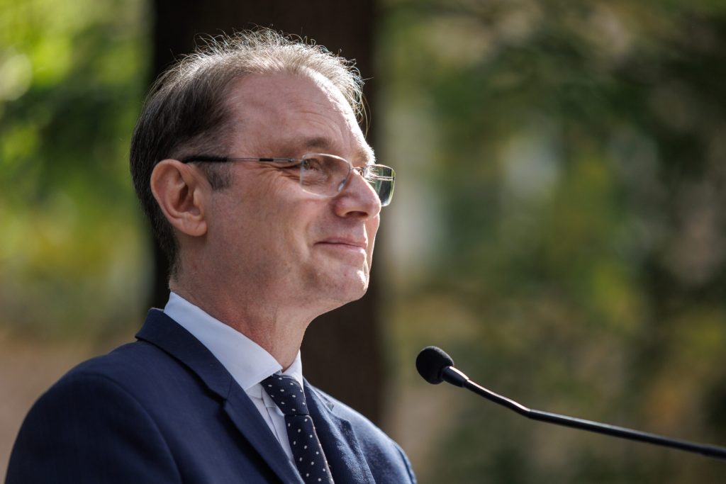 Guvernul Luca Niculescu ar putea obține aproape 300 de voturi în Parlament, cu peste 60 mai multe decât pragul necesar învestirii. Simulare Mediafax