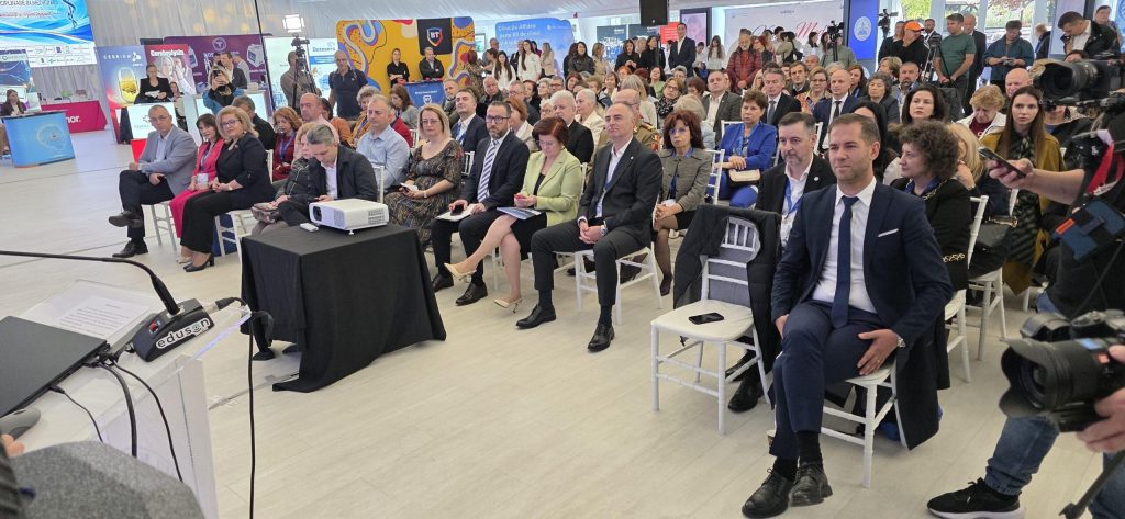 VIDEO/FOTO! Unde sunt medicii din Vrancea? La „VranceaMed – Dialoguri interdisciplinare în medicină”