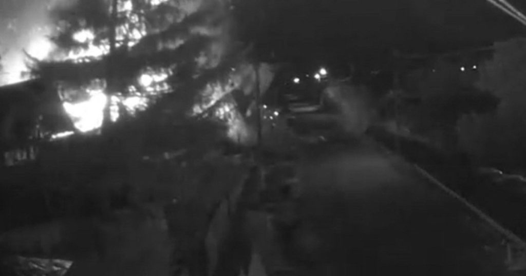 Explozie devastatoare în județul Vrancea: o butelie cu GPL ar fi sărit în aer. Momentul deflagrației, surprins de camere