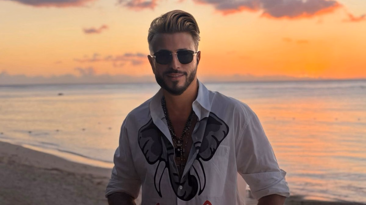 Reacția fanilor când au văzut cum și-a editat Cătălin Botezatu pozele pe internet: „Ion Iliescu ar fi supărat”