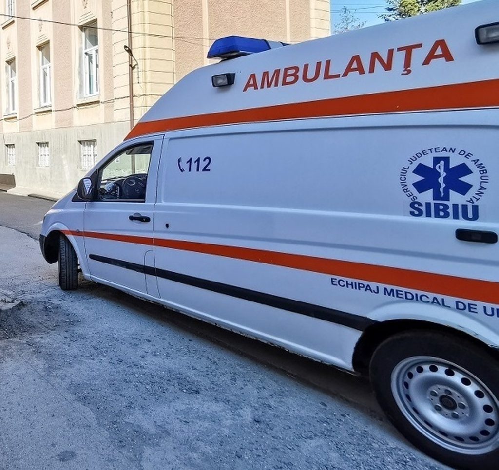 Adolescent de 16 ani, grav rănit după ce și-a prins mâna într-o balotieră, la Șaroș pe Târnave