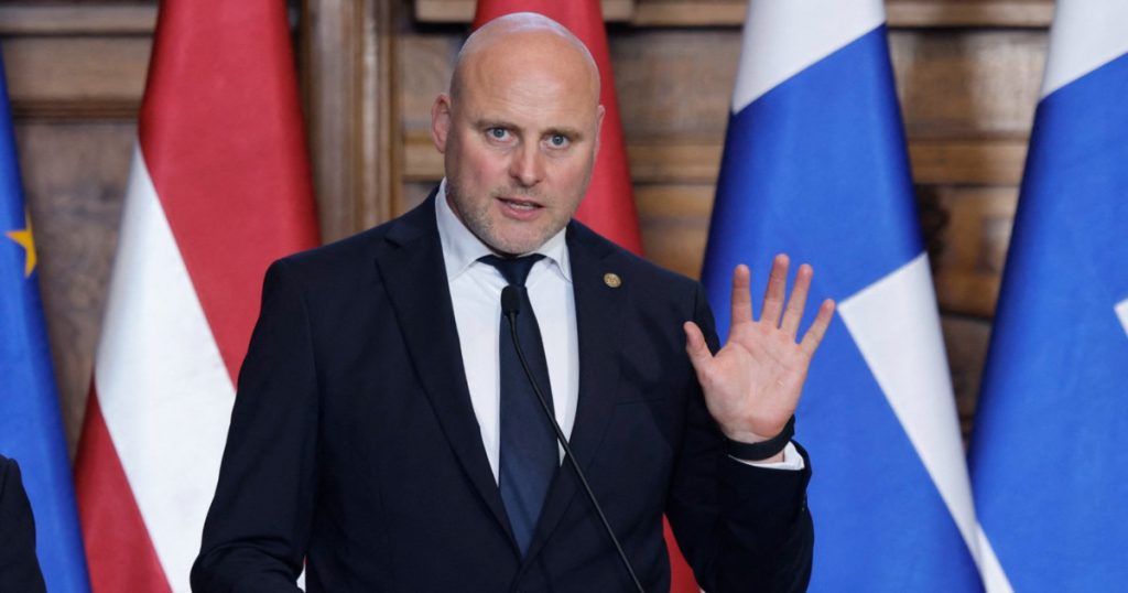 Premierul Letoniei le cere europenilor să consume cu o bere mai puţin pe an pentru a ajuta Ucraina: „E atât de simplu”