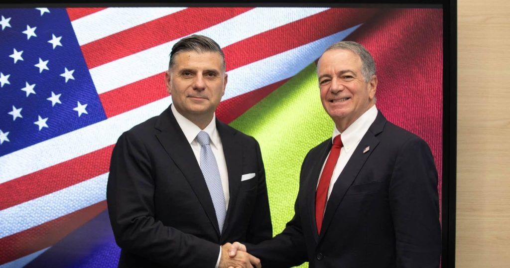 Șeful ASF, întâlnire cu ambasadorul SUA. Ce au discutat despre investiții și piața financiară din România