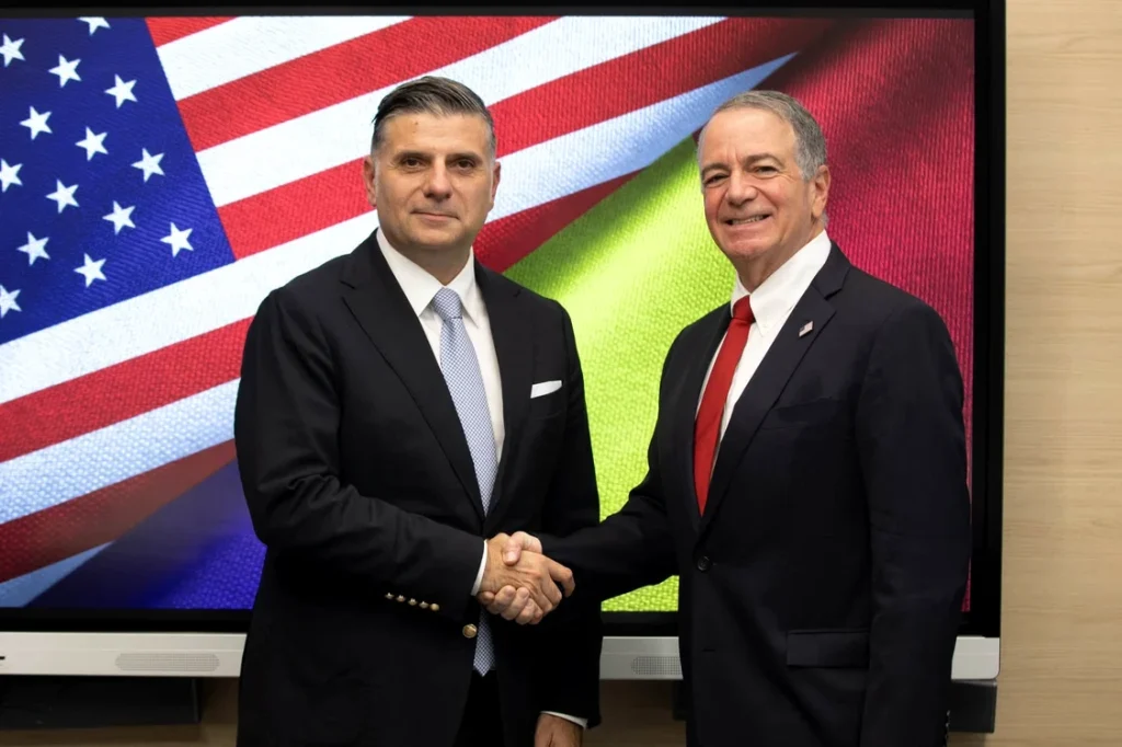 Șeful ASF, întâlnire cu ambasadorul SUA. Ce au discutat despre investiții și piața financiară din România