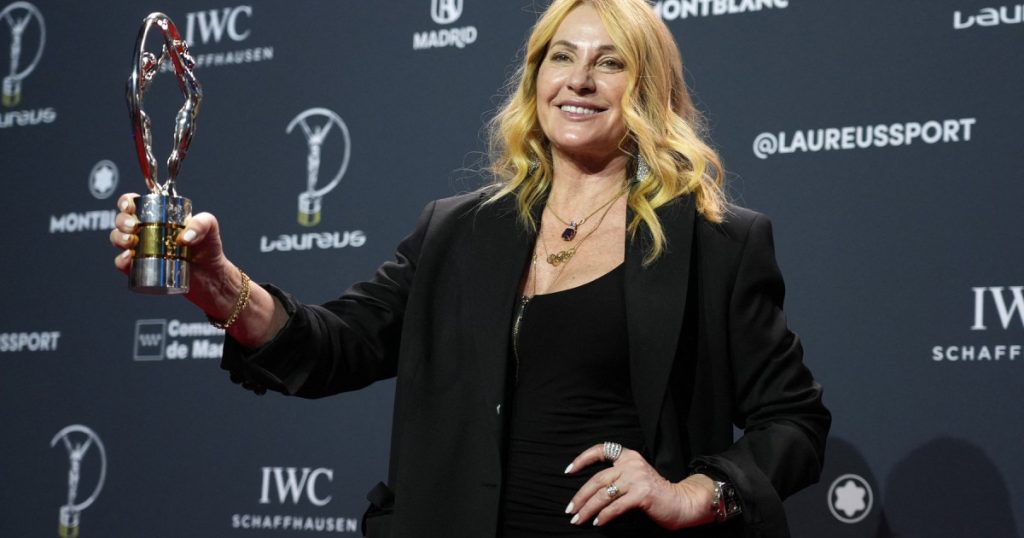 Nadia Comăneci, Doctor Honoris Causa al Universităţii Naţionale de Educaţie Fizică şi Sport din Bucureşti