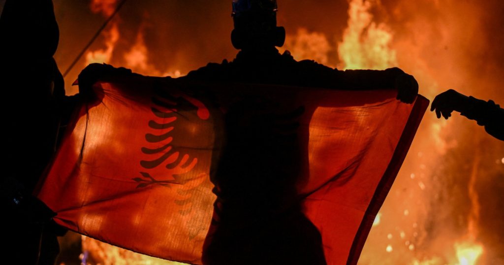 MAE: Atenţionare de călătorie în Albania. Demonstraţii violente în centrul Tiranei