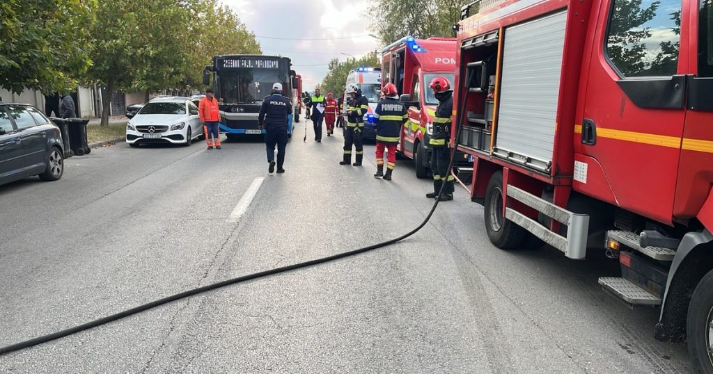 Accident cu 20 de victime după o coliziune între un autobuz și o mașină în Craiova. A fost activat Planul Roșu de Intervenție