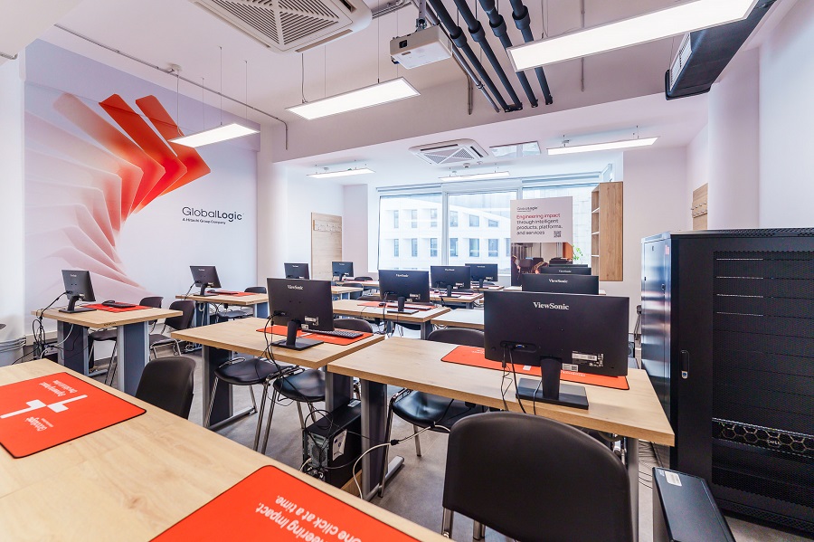 Noi oportunități pentru studenți – UTCN a inaugurat un laborator de inteligență artificială și o terasă verde, cu sprijinul GlobalLogic