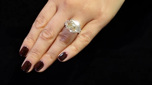 Cel mai mare diamant oferit la vânzare în România, de peste 9 carate, în licitaţie de la 50.000 de euro