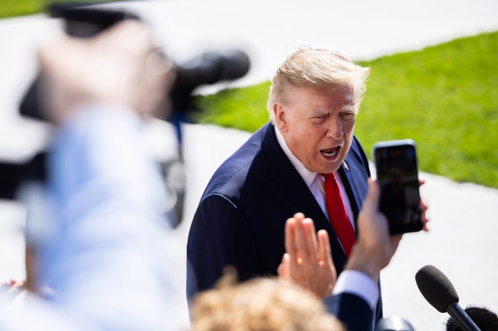 Trump susține că discută cu Rusia și China despre denuclearizare