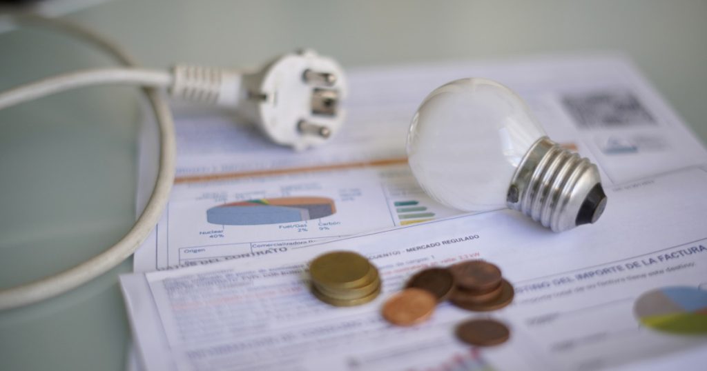 Planul Guvernului Niculescu pentru facturile la energie: Ajutoare directe pentru românii cu venituri de până la 3.500 de lei
