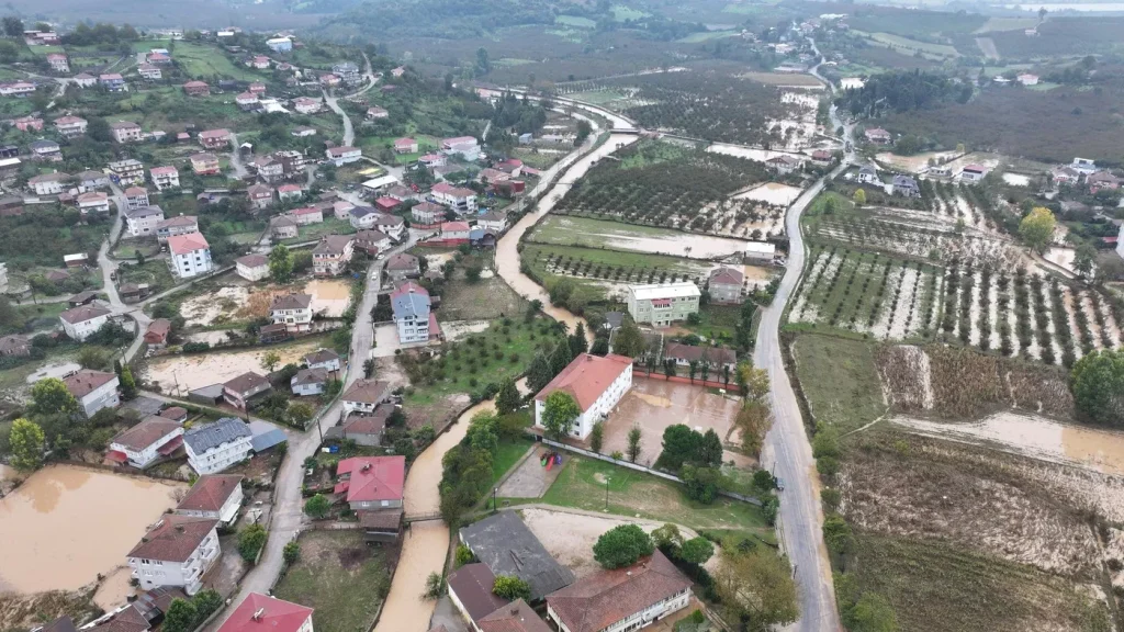Prăpăd în Turcia: Cele mai mari inundații din ultimii 80 de ani au făcut victime în Istanbul și s-au extins în țară