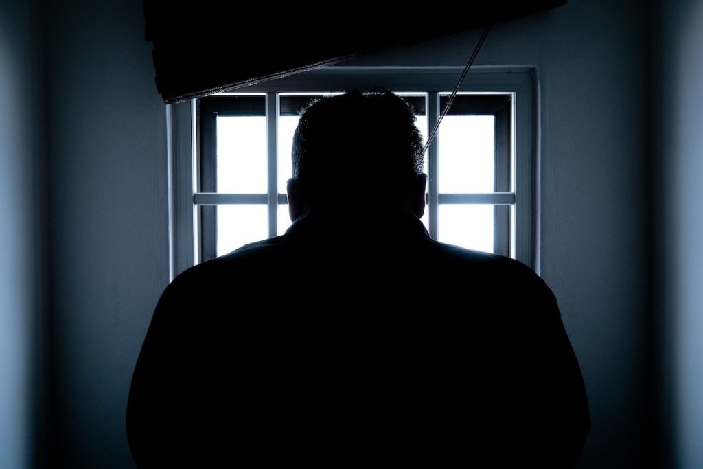 Închisoare pe viață pentru femicid în Prahova / Și-a ucis iubita după ce a lovit-o cu mașina / Sentința nu e definitivă