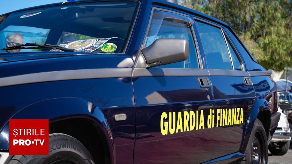 Autoritățile din Italia au confiscat pe loc 63.000 de euro de la doi români care conduceau un Rolls-Royce înmatriculat în România